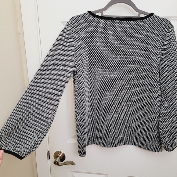 KARL LAGERFELD PARIS Tweed pearl and floral necklace details sweater - Picture 8 of 10